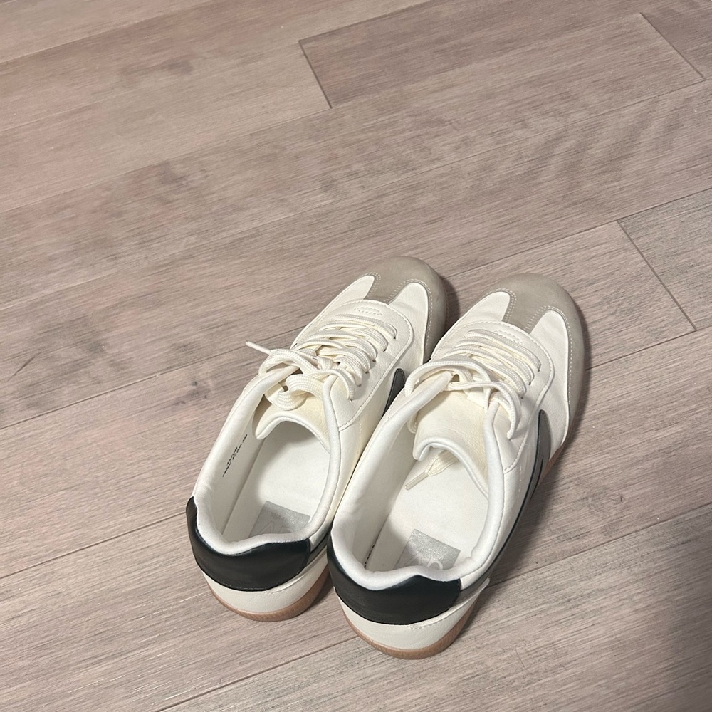 Dolce Vita Sneakers